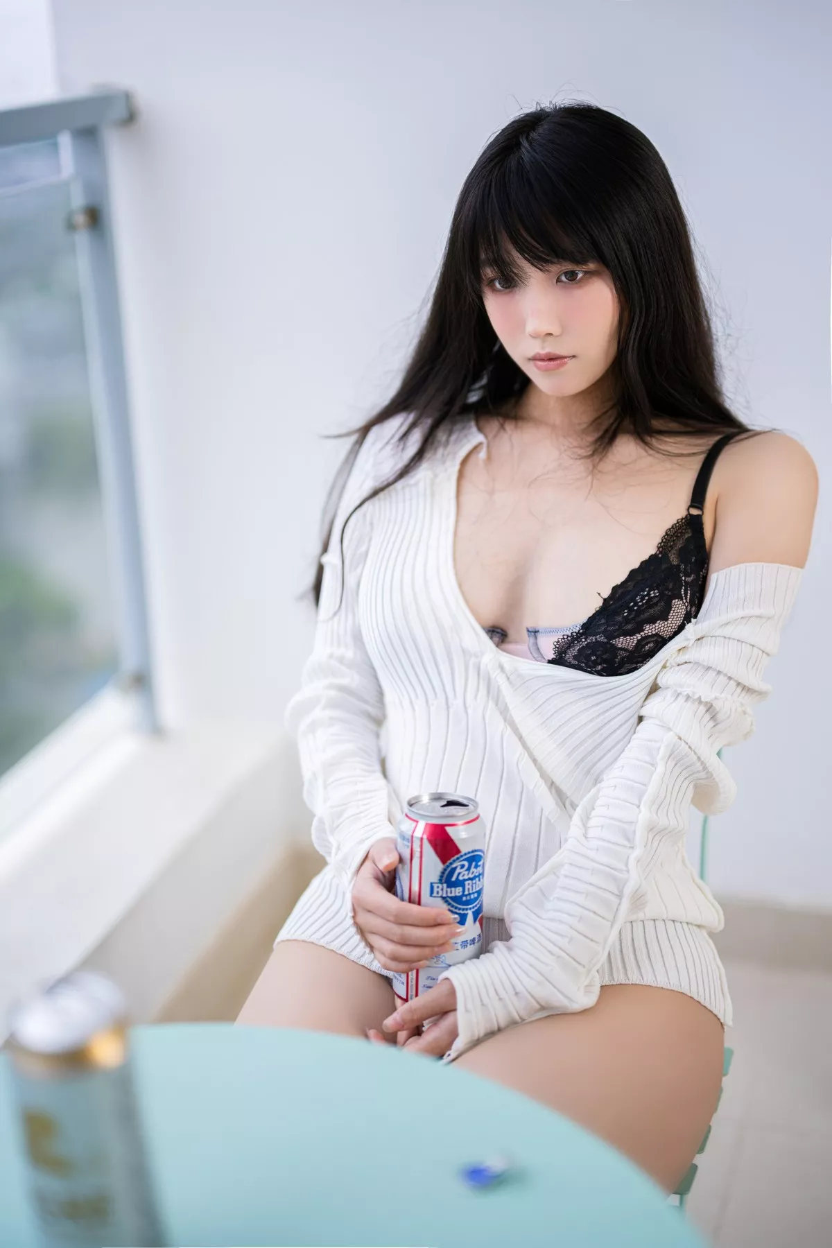 网络美女汪知子醉酒主题私房性感白色针织衣半脱露黑色蕾丝内衣撩人诱惑写真36P