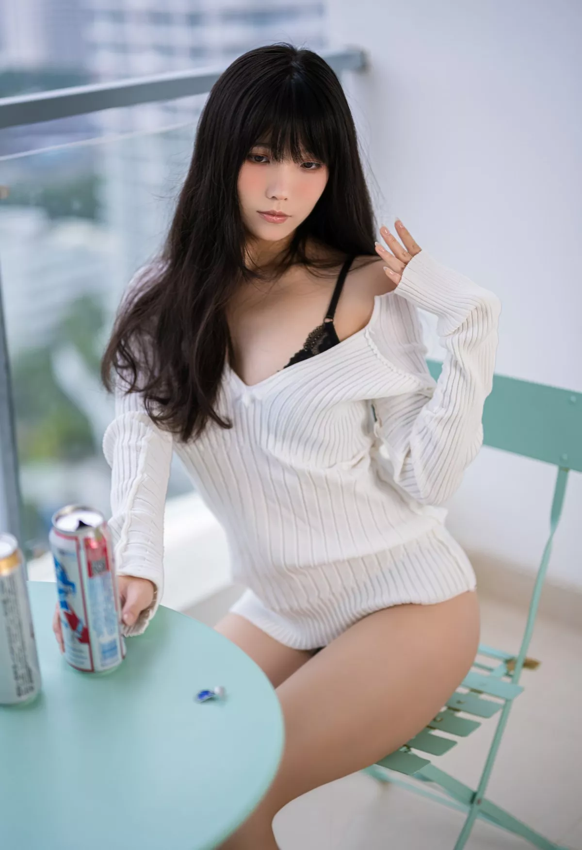 网络美女汪知子醉酒主题私房性感白色针织衣半脱露黑色蕾丝内衣撩人诱惑写真36P