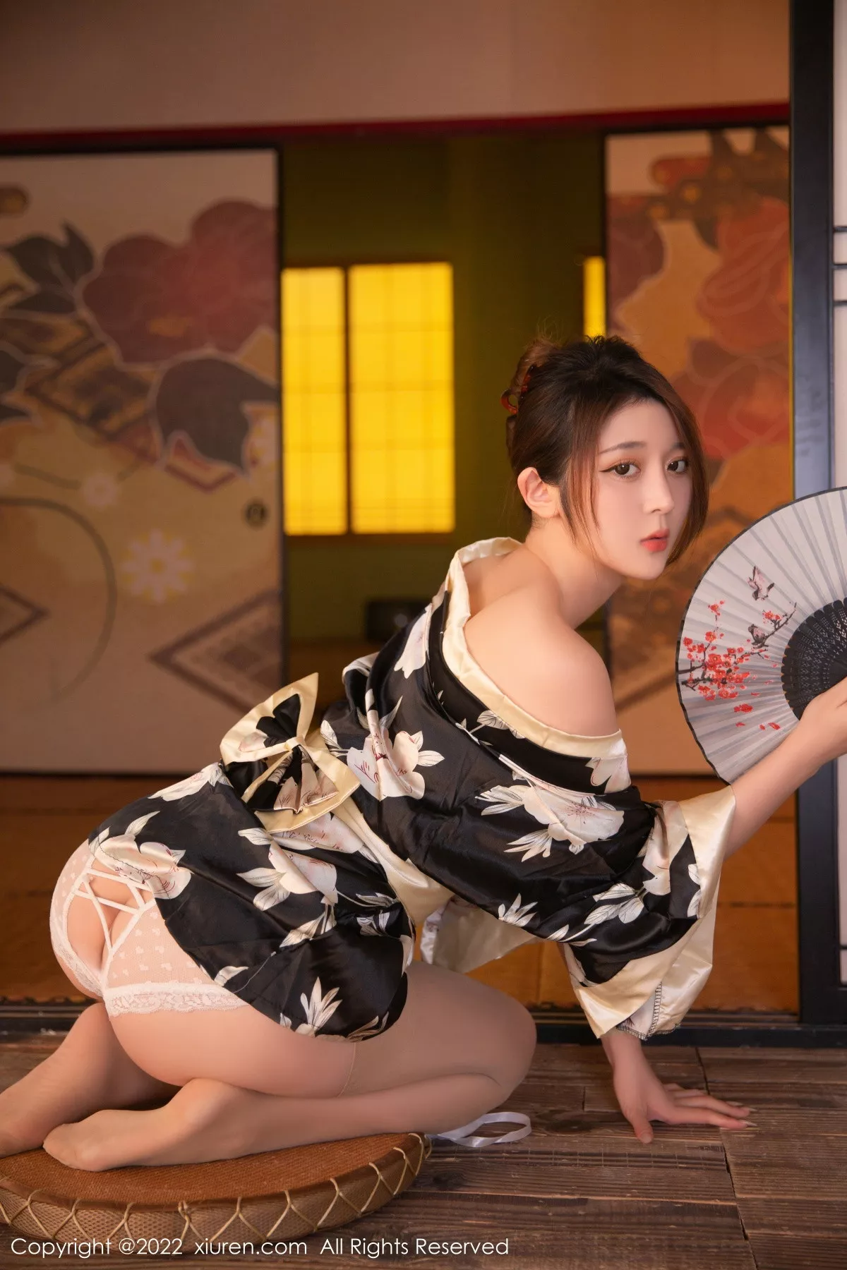 XiuRen第5942_模特夏甜甜性感黑色日式和服配超薄肉丝半脱秀完美身材诱惑写真79P