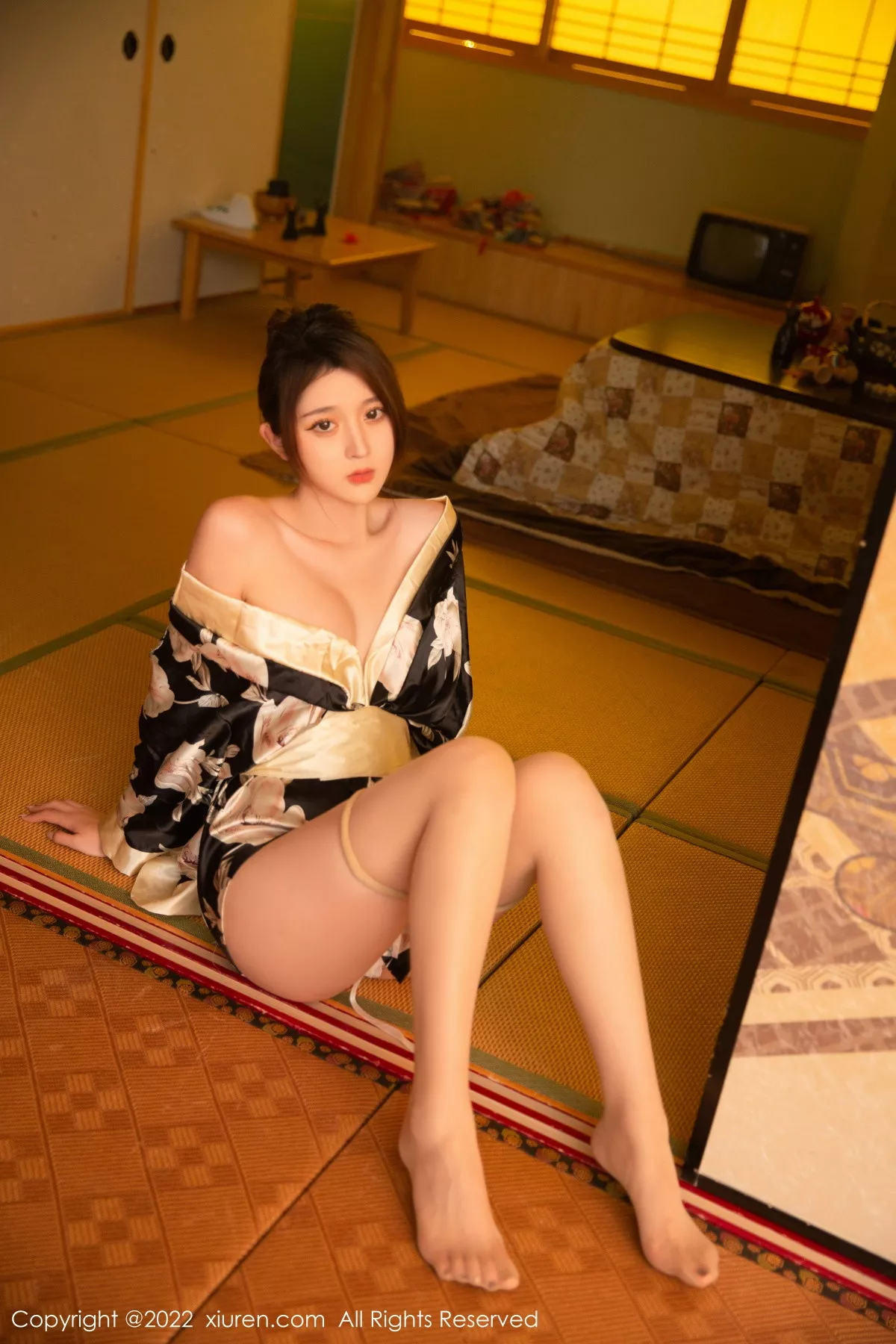 XiuRen第5942_模特夏甜甜性感黑色日式和服配超薄肉丝半脱秀完美身材诱惑写真79P