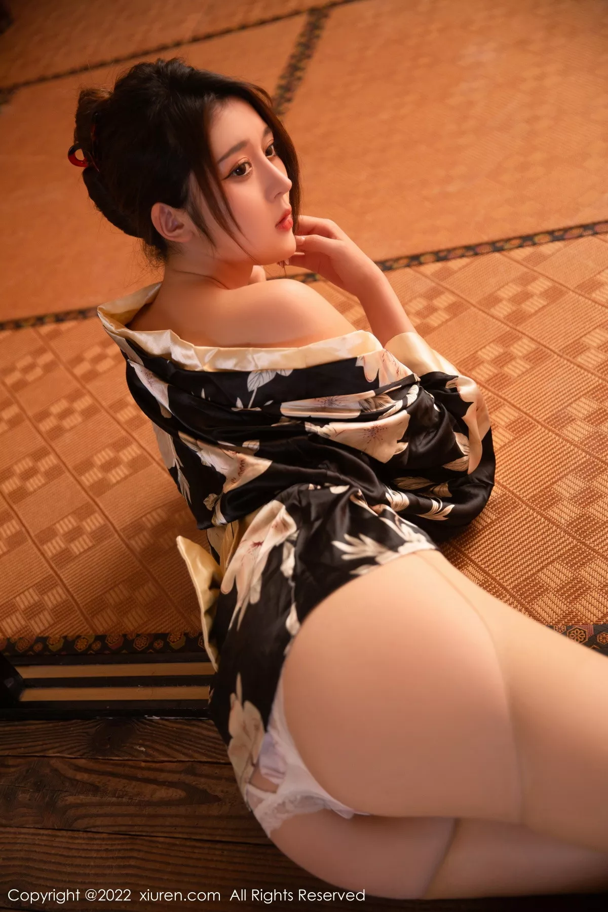 XiuRen第5942_模特夏甜甜性感黑色日式和服配超薄肉丝半脱秀完美身材诱惑写真79P