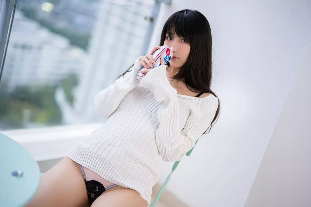 网络美女汪知子醉酒主题私房性感白色针织衣半脱露黑色蕾丝内衣撩人诱惑写真36P