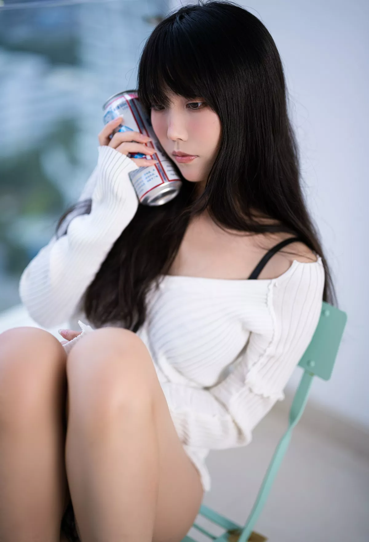 网络美女汪知子醉酒主题私房性感白色针织衣半脱露黑色蕾丝内衣撩人诱惑写真36P