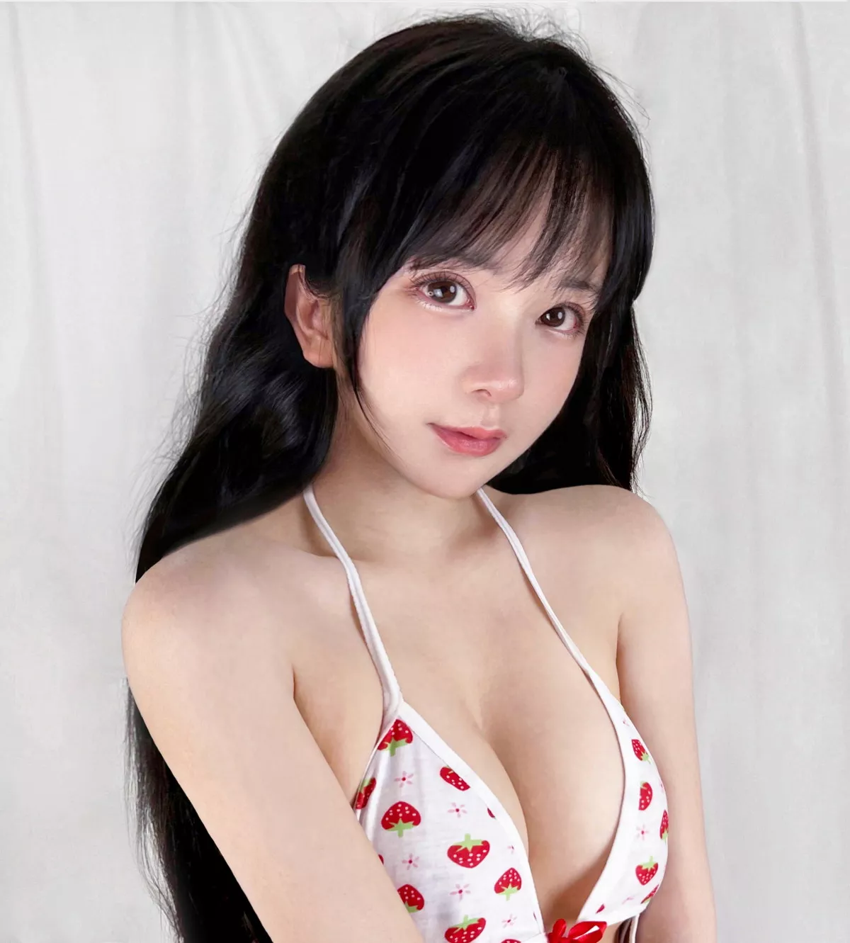 网络美女豪歌草莓初恋主题私房床上性感草莓内衣秀完美身材迷人诱惑写真41P