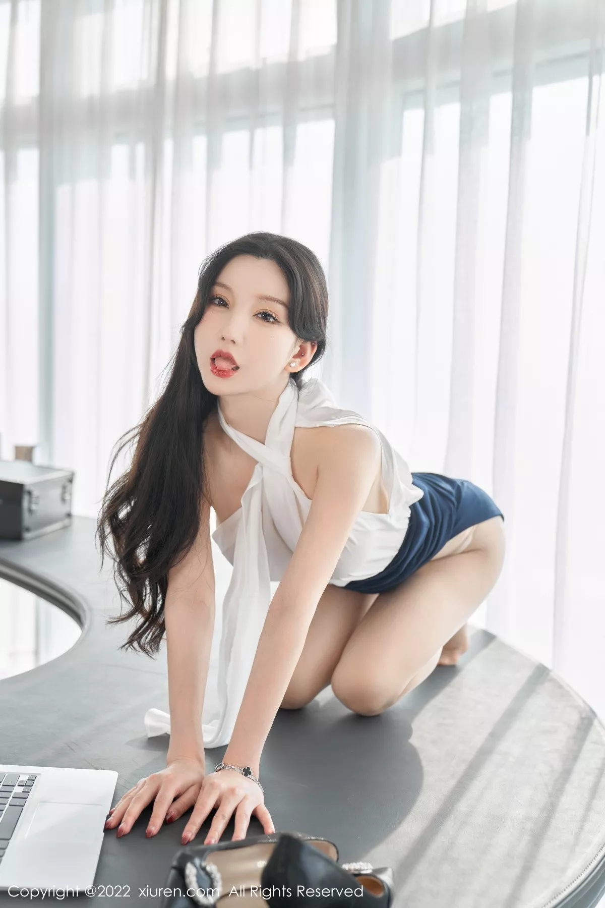 XiuRen第5948_女神周于希Sally女秘书主题白色轻透衣配黑短裙秀翘臀诱惑写真70P