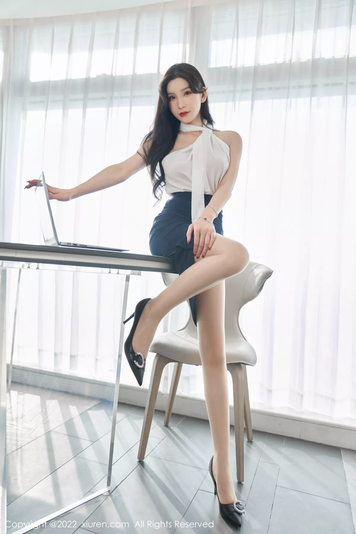 XiuRen第5948_女神周于希Sally女秘书主题白色轻透衣配黑短裙秀翘臀诱惑写真70P