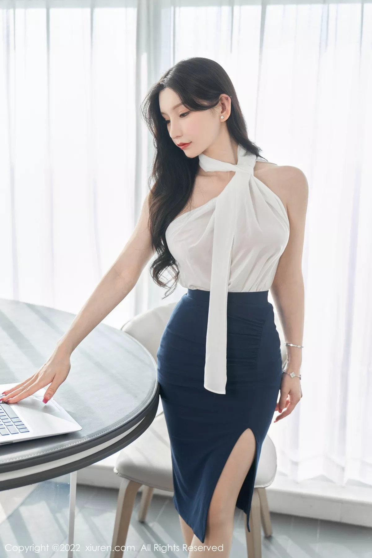 XiuRen第5948_女神周于希Sally女秘书主题白色轻透衣配黑短裙秀翘臀诱惑写真70P