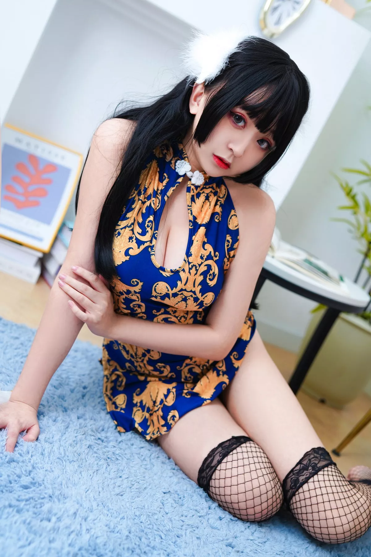 动漫博主恩田直幸蓝色旗袍主题性感蓝色花纹旗袍配黑丝网袜秀翘臀美腿诱惑写真52P