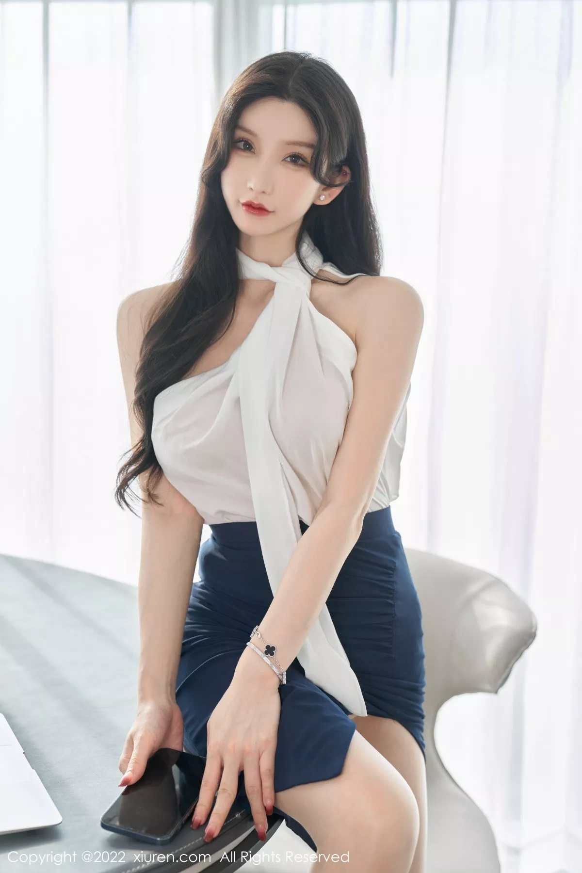 XiuRen第5948_女神周于希Sally女秘书主题白色轻透衣配黑短裙秀翘臀诱惑写真70P