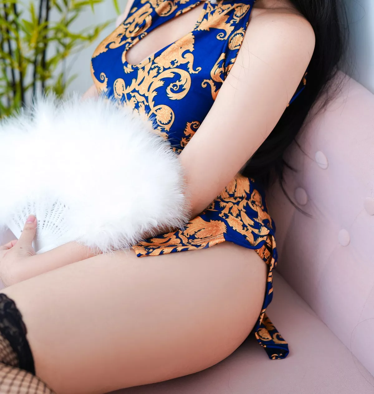 动漫博主恩田直幸蓝色旗袍主题性感蓝色花纹旗袍配黑丝网袜秀翘臀美腿诱惑写真52P
