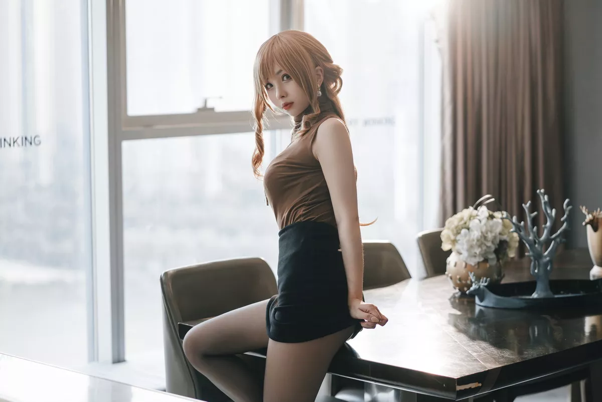 网络美女rioko凉凉子人妻的一天主题性感黑短裙下超薄黑丝秀翘臀美腿诱惑写真30P