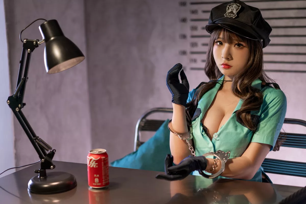 网络美女yuuhui玉汇特级女警主题户外脱性感女警制服露黑色内衣迷人诱惑写真76P