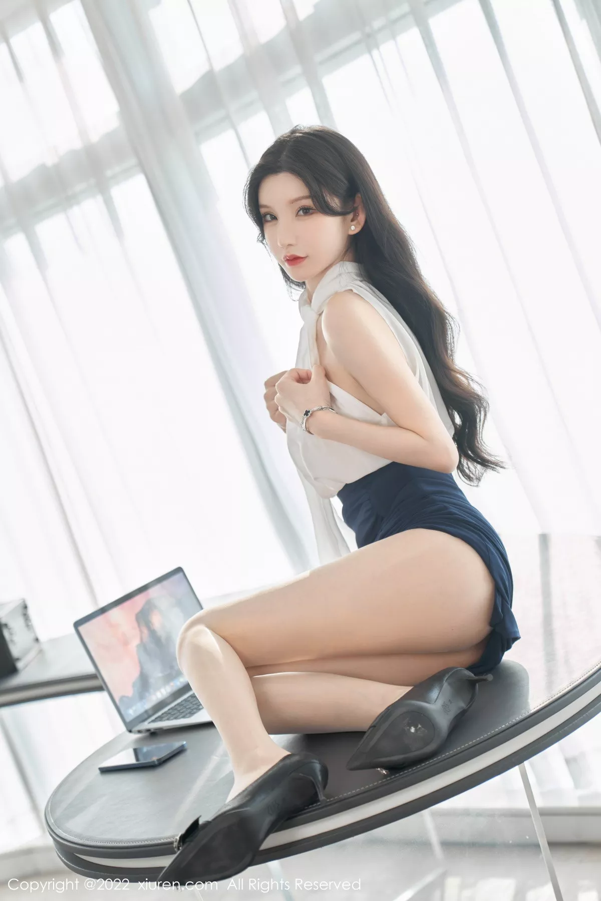 XiuRen第5948_女神周于希Sally女秘书主题白色轻透衣配黑短裙秀翘臀诱惑写真70P