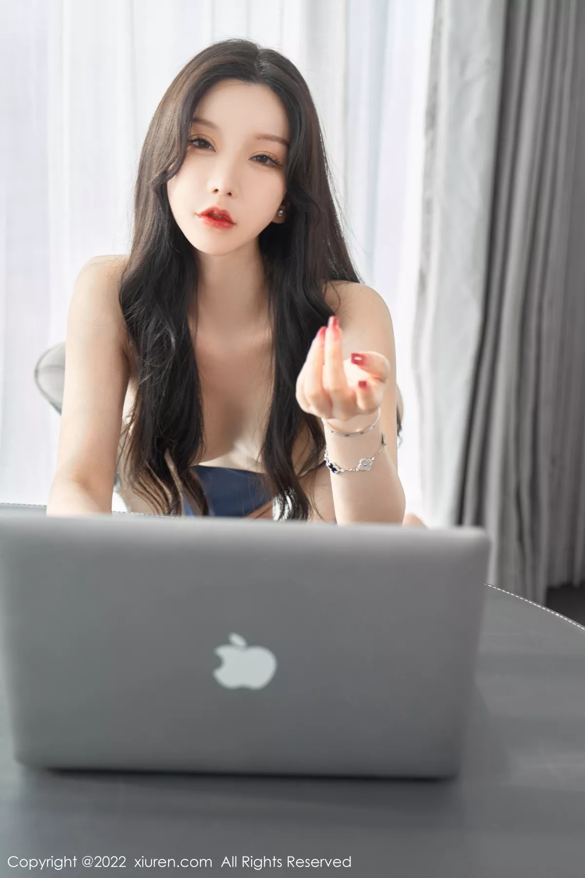 XiuRen第5948_女神周于希Sally女秘书主题白色轻透衣配黑短裙秀翘臀诱惑写真70P