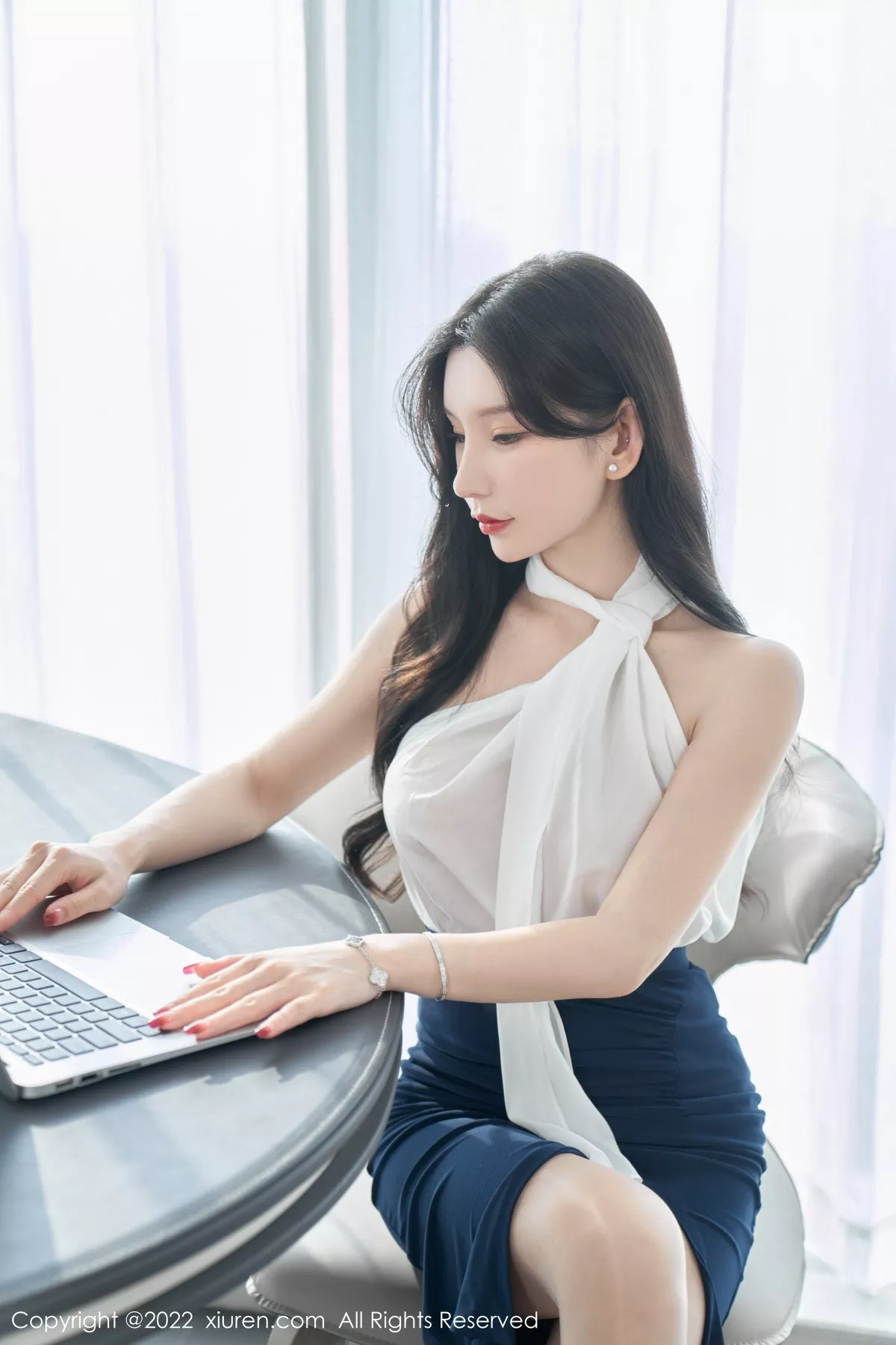 XiuRen第5948_女神周于希Sally女秘书主题白色轻透衣配黑短裙秀翘臀诱惑写真70P