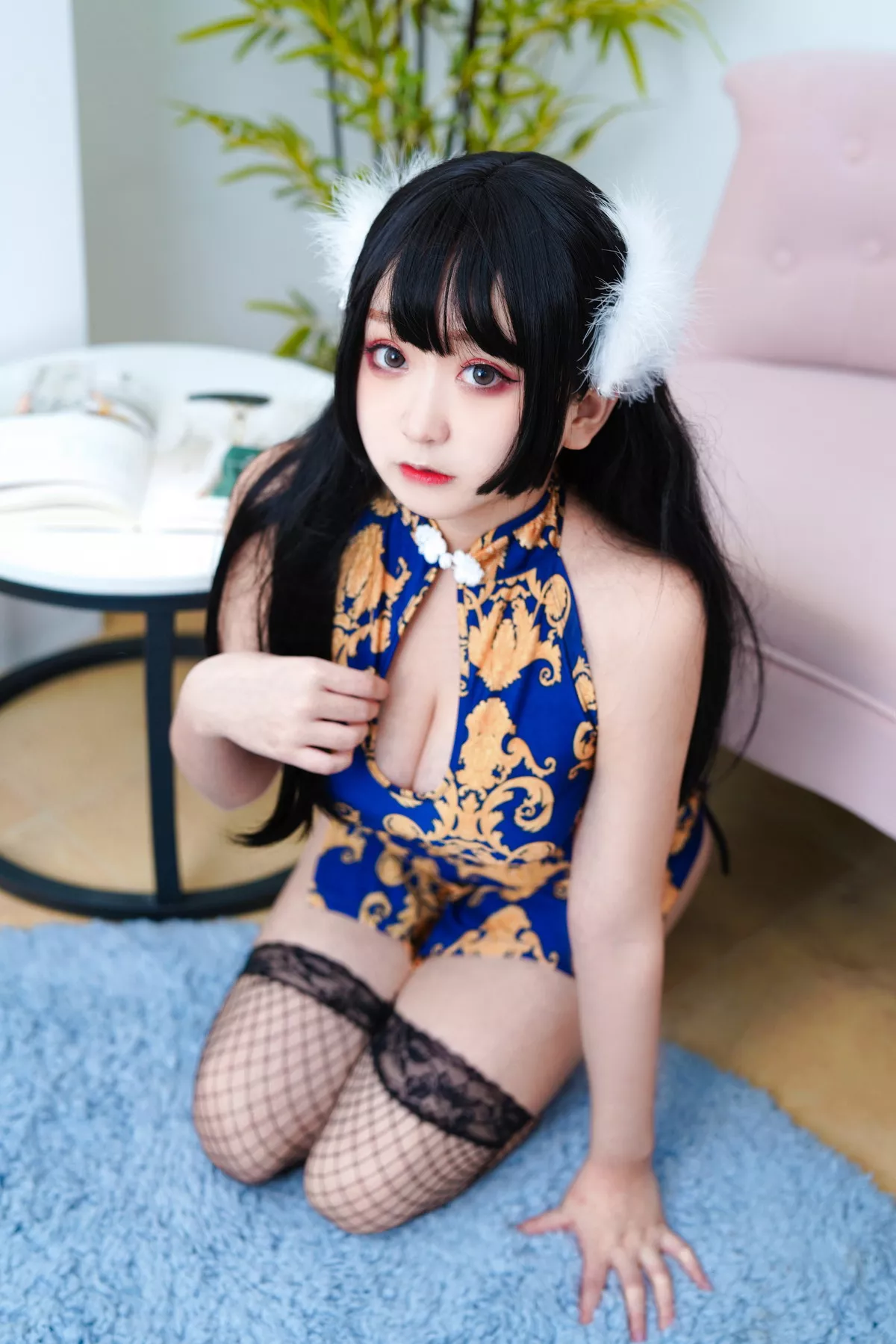 动漫博主恩田直幸蓝色旗袍主题性感蓝色花纹旗袍配黑丝网袜秀翘臀美腿诱惑写真52P