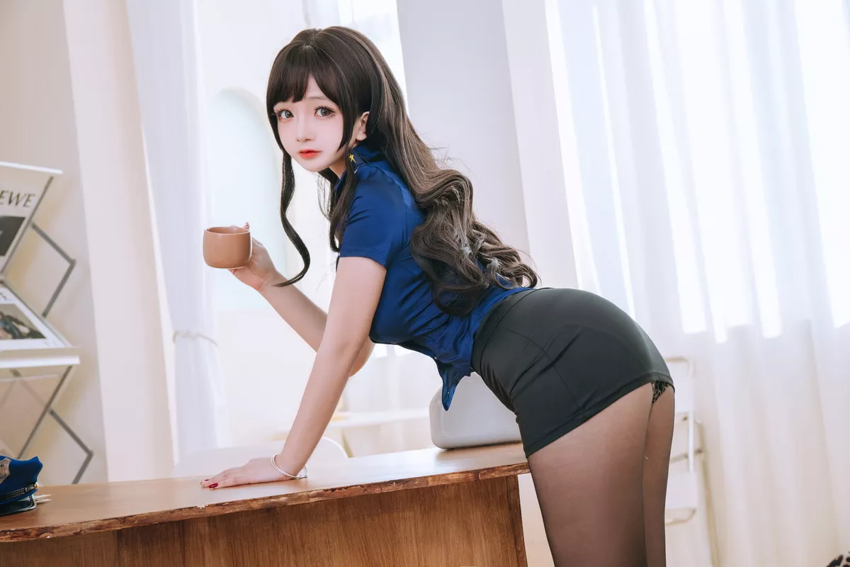 Cosplay美女日奈娇豹纹女警主题蓝上衣配黑短裙半脱露豹纹内衣丰满诱惑写真109P