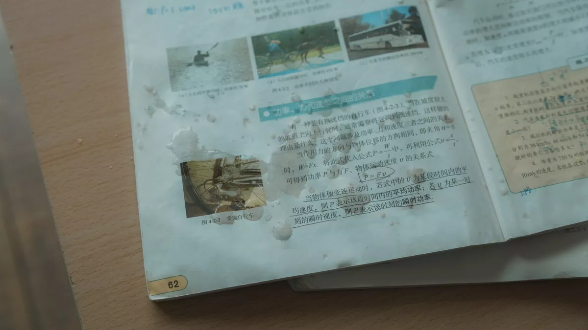 网络美女西园寺南歌与班长的游戏主题教室里性感制服露黑色蕾丝内衣诱惑写真137P
