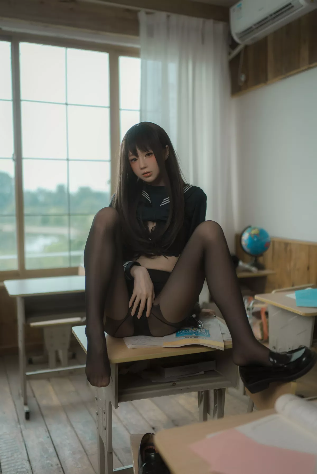 网络美女西园寺南歌与班长的游戏主题教室里性感制服露黑色蕾丝内衣诱惑写真137P