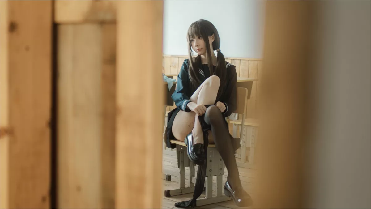 网络美女西园寺南歌与班长的游戏主题教室里性感制服露黑色蕾丝内衣诱惑写真137P