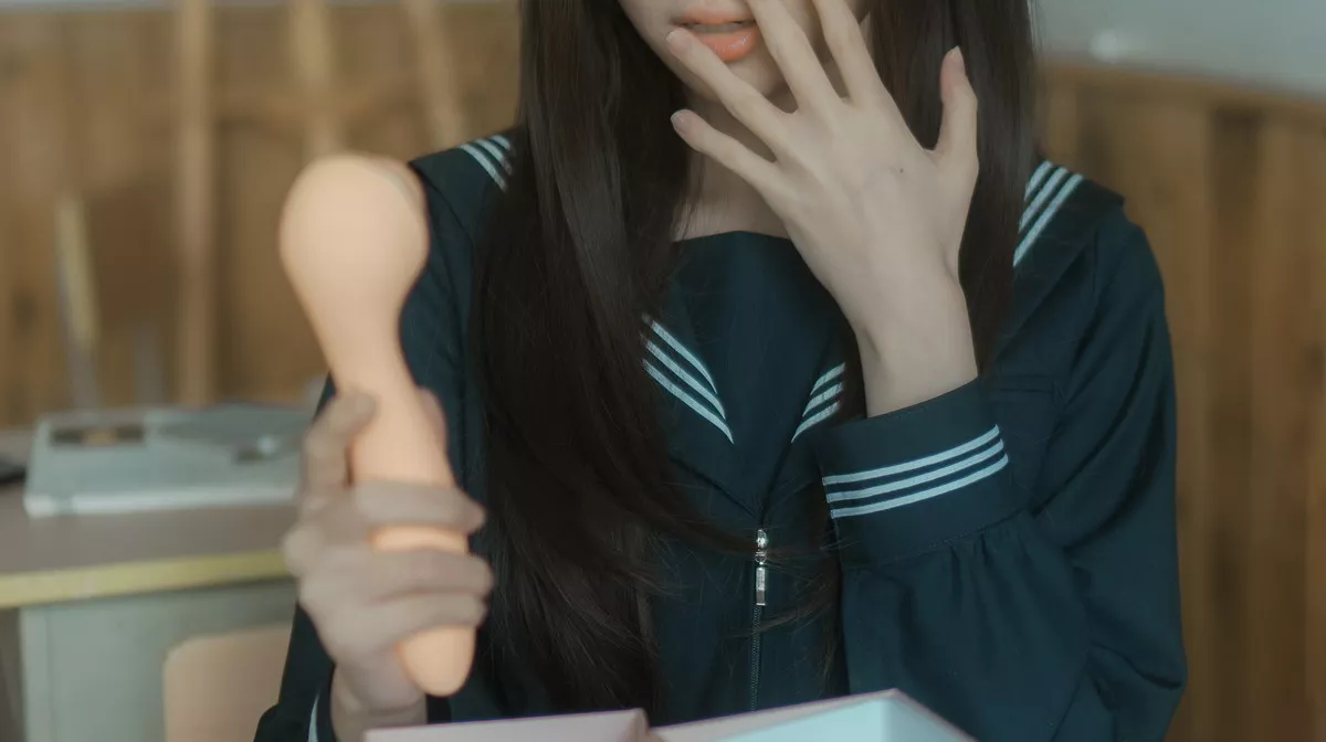 网络美女西园寺南歌与班长的游戏主题教室里性感制服露黑色蕾丝内衣诱惑写真137P