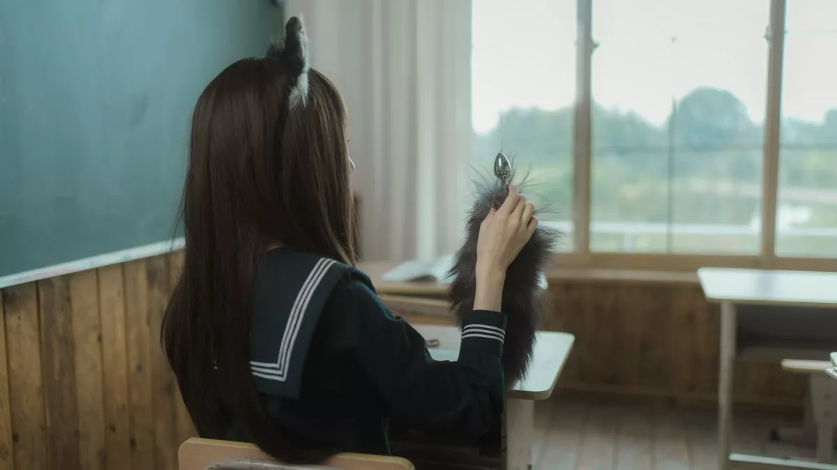 网络美女西园寺南歌与班长的游戏主题教室里性感制服露黑色蕾丝内衣诱惑写真137P