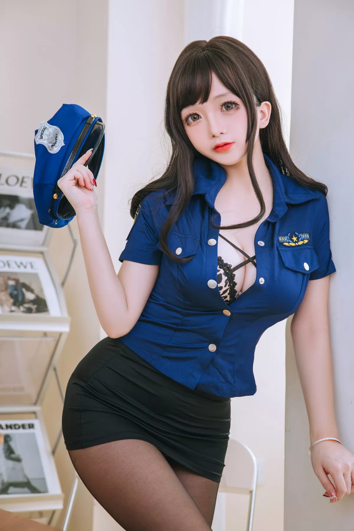 Cosplay美女日奈娇豹纹女警主题蓝上衣配黑短裙半脱露豹纹内衣丰满诱惑写真109P