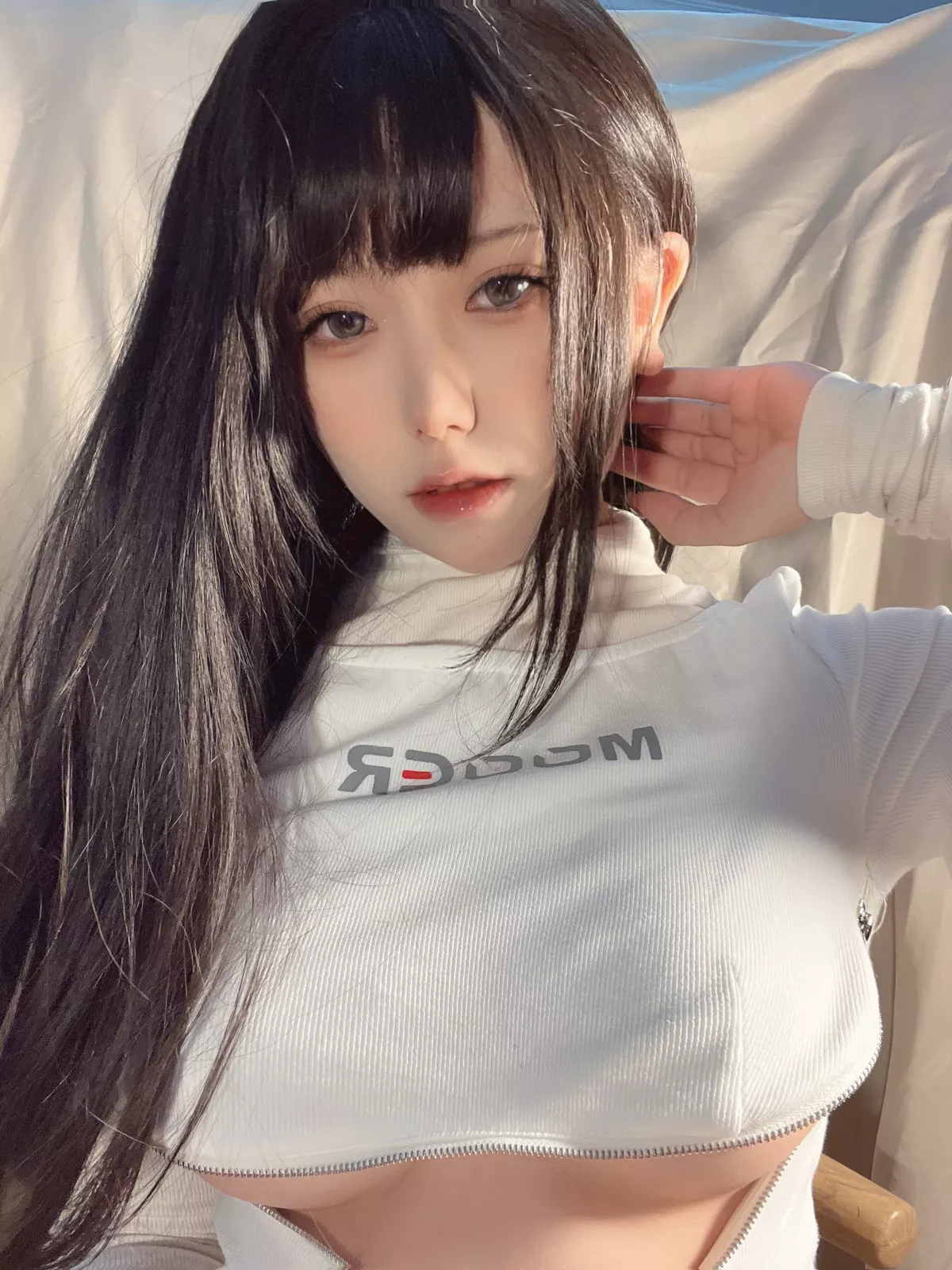 网络美女一北亦北吉他妹妹主题私房性感白色开胸服饰半撩秀豪乳翘臀诱惑写真33P