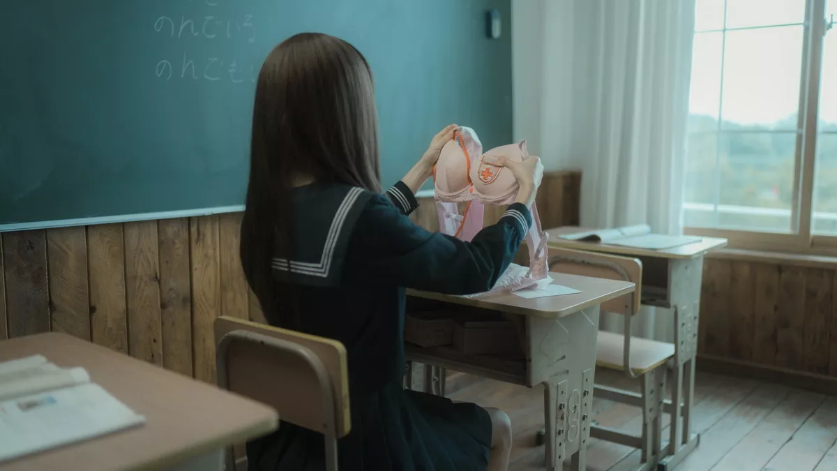 网络美女西园寺南歌与班长的游戏主题教室里性感制服露黑色蕾丝内衣诱惑写真137P