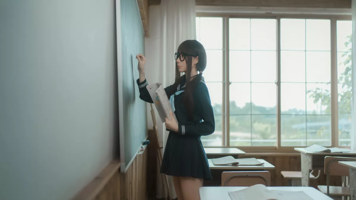 网络美女西园寺南歌与班长的游戏主题教室里性感制服露黑色蕾丝内衣诱惑写真137P