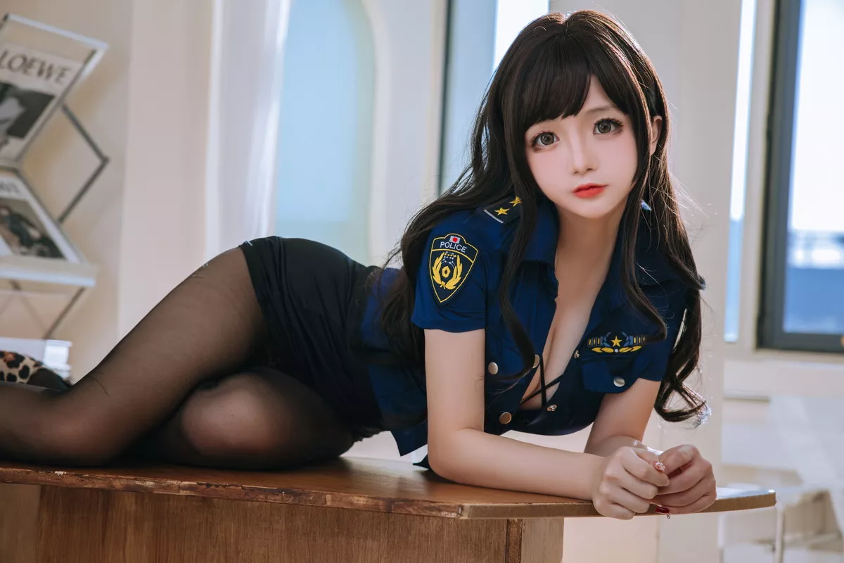 Cosplay美女日奈娇豹纹女警主题蓝上衣配黑短裙半脱露豹纹内衣丰满诱惑写真109P