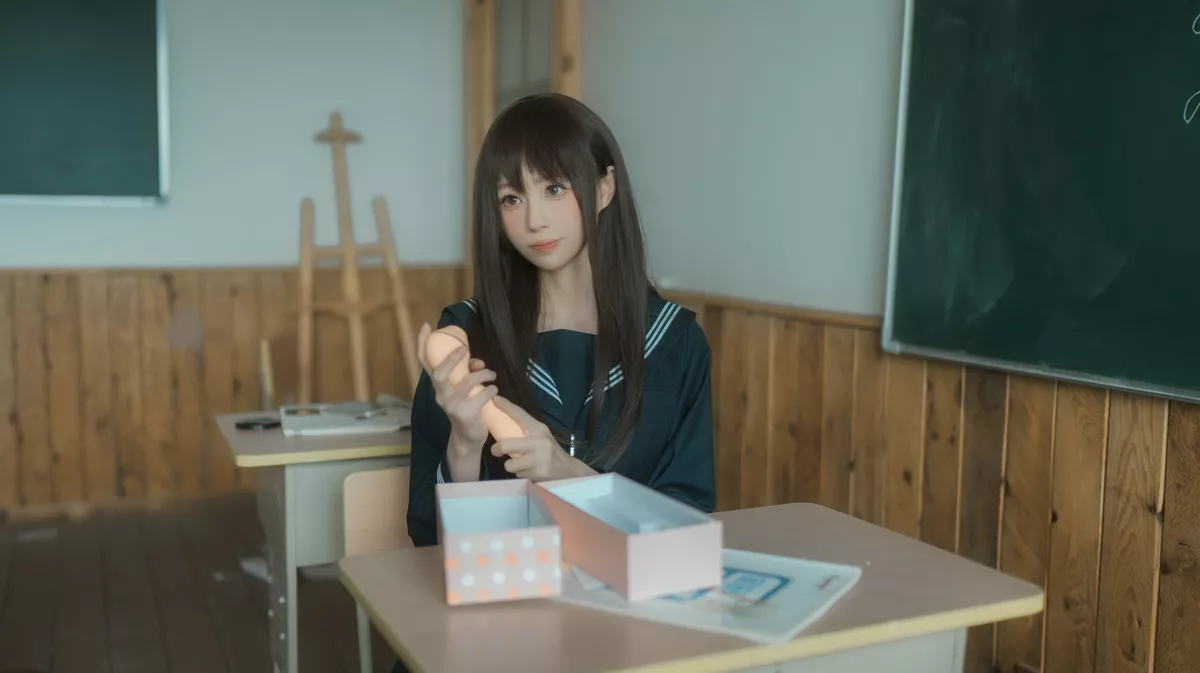 网络美女西园寺南歌与班长的游戏主题教室里性感制服露黑色蕾丝内衣诱惑写真137P