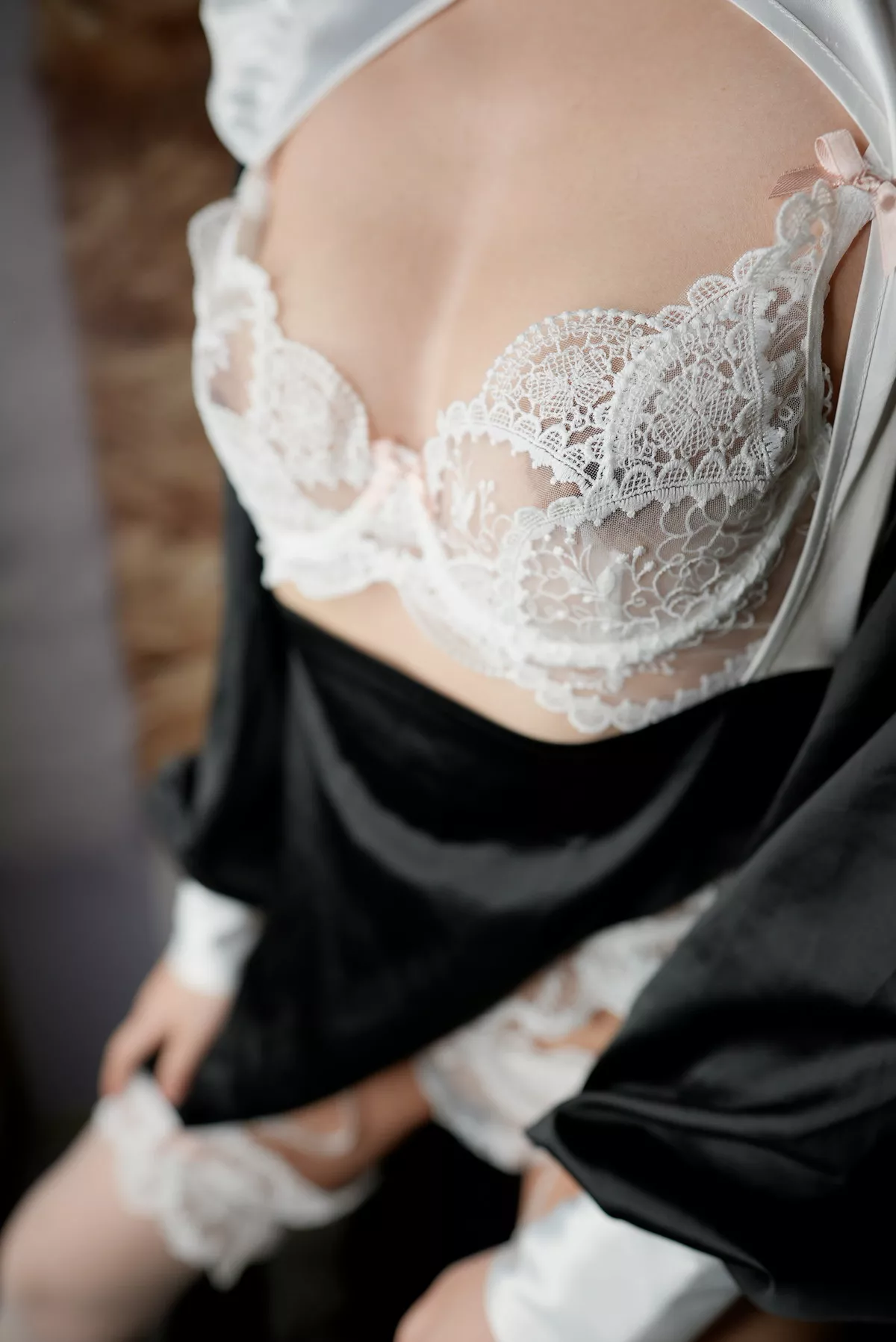 网络美女豪歌恶魔修女主题性感薄透修女服半脱露蕾丝内衣配白丝吊袜诱惑写真45P