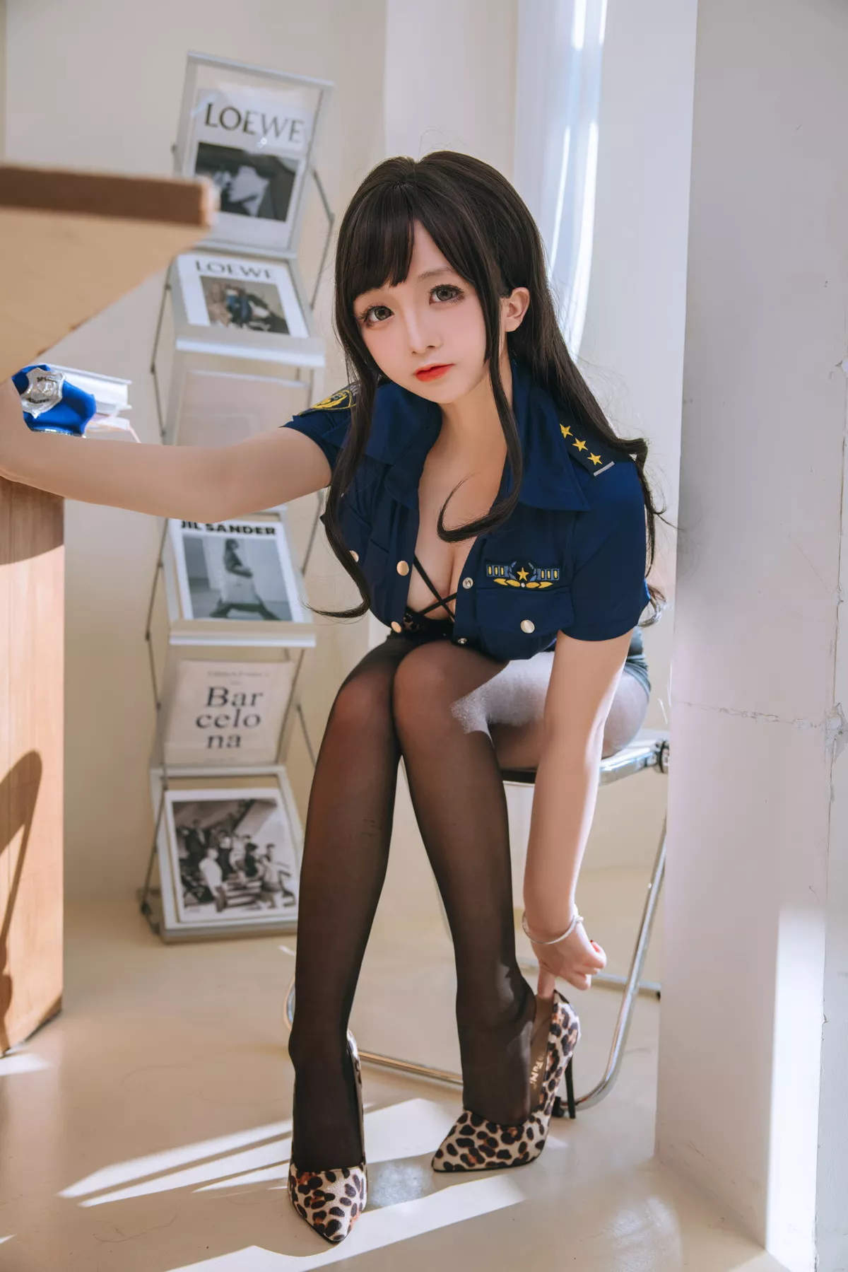Cosplay美女日奈娇豹纹女警主题蓝上衣配黑短裙半脱露豹纹内衣丰满诱惑写真109P