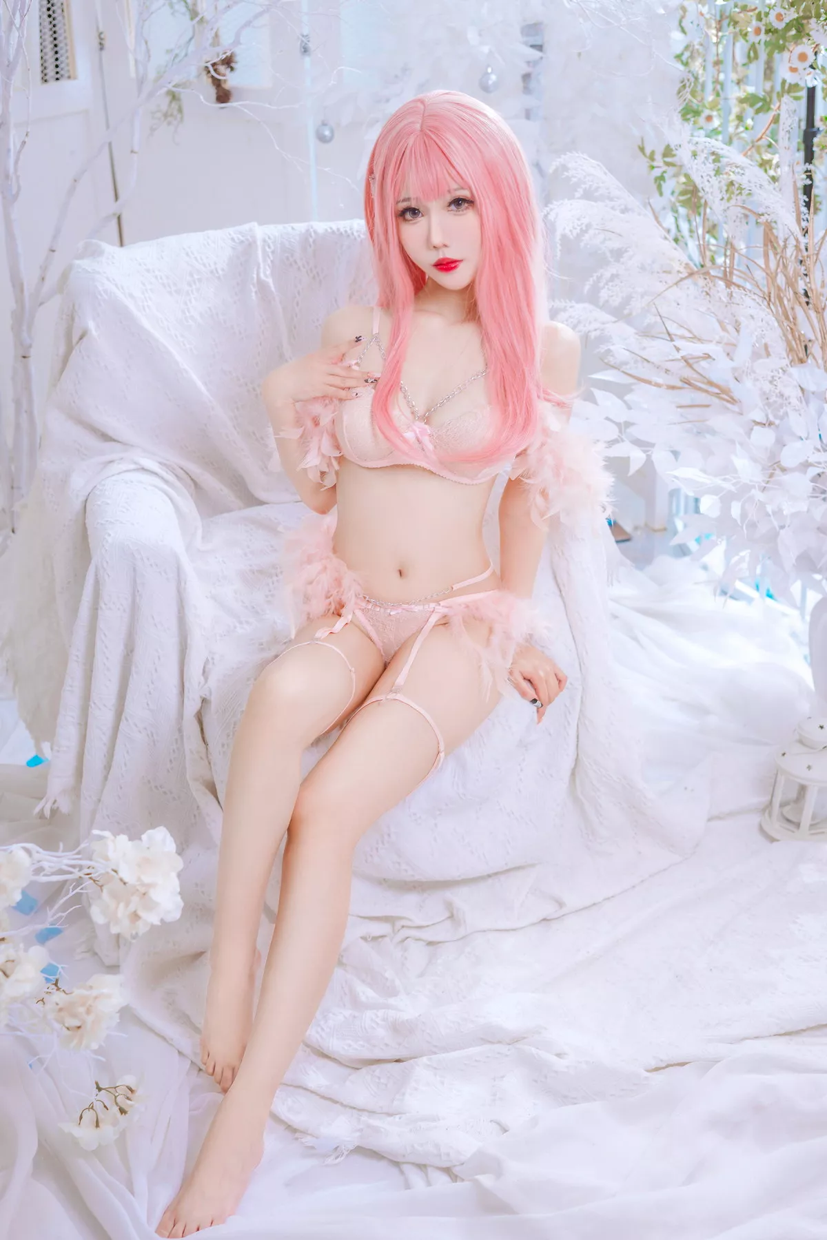 Coser美女仙女月粉色内衣主题私房性感粉色情趣内衣秀白嫩肌肤完美诱惑写真50P