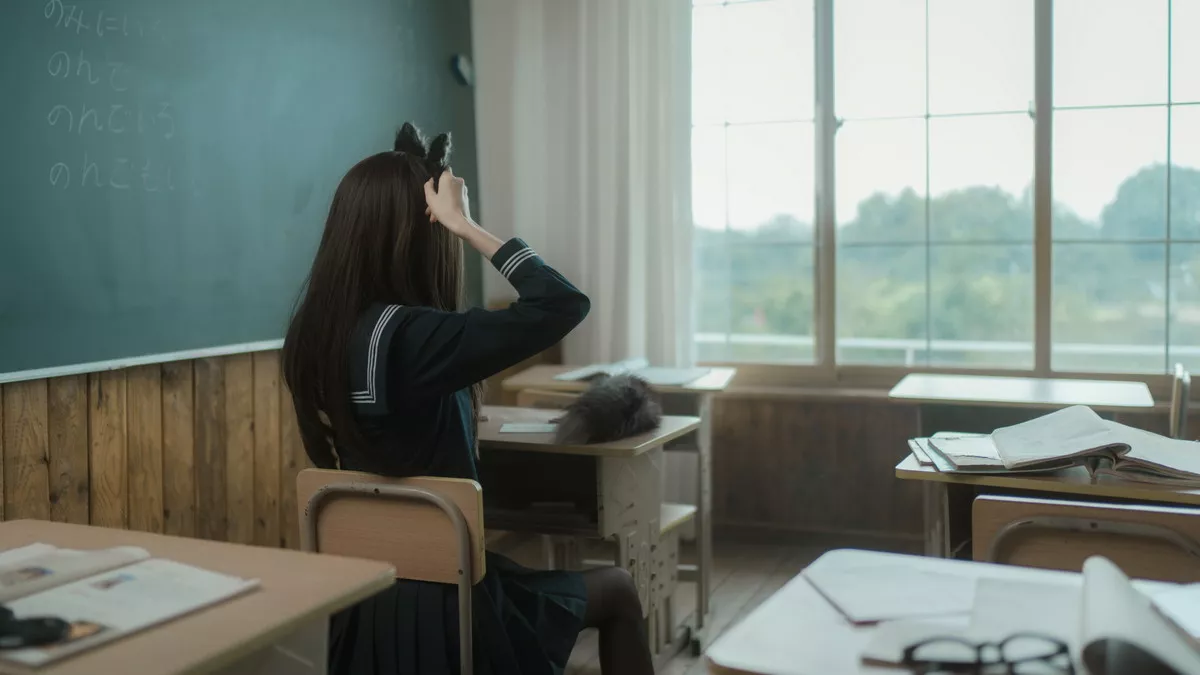 网络美女西园寺南歌与班长的游戏主题教室里性感制服露黑色蕾丝内衣诱惑写真137P