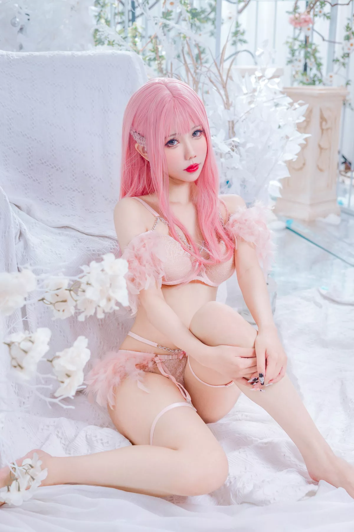 Coser美女仙女月粉色内衣主题私房性感粉色情趣内衣秀白嫩肌肤完美诱惑写真50P