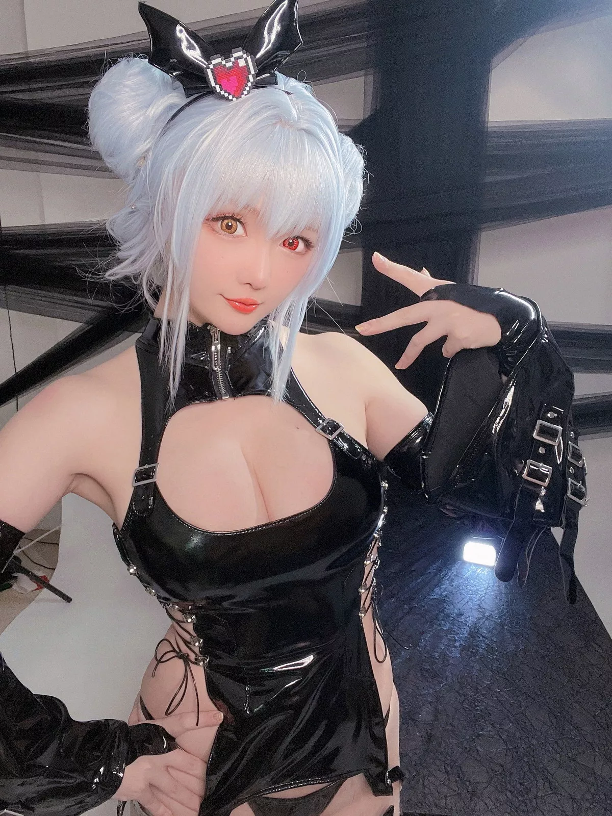 Coser小姐姐星之迟迟水蓝小恶魔主题性感黑色皮质情趣服饰秀翘臀美腿诱惑写真59P