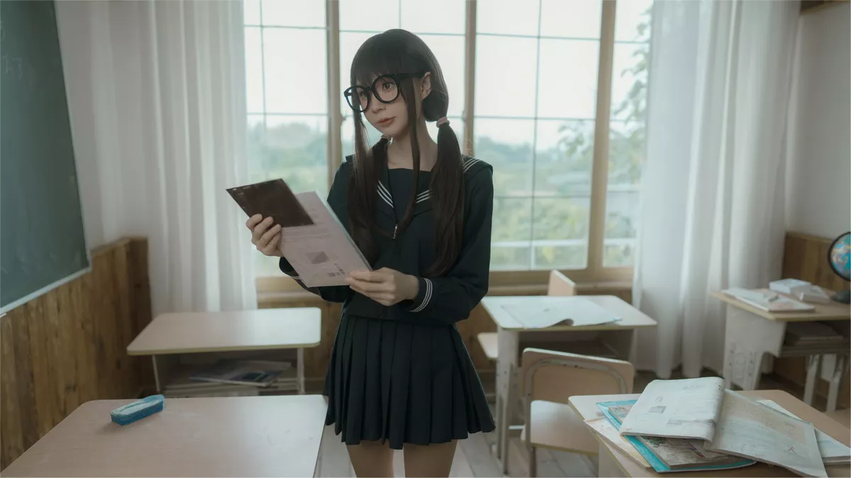网络美女西园寺南歌与班长的游戏主题教室里性感制服露黑色蕾丝内衣诱惑写真137P