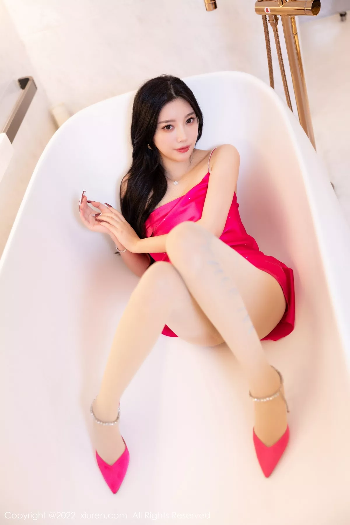 XiuRen第5959期_女神杨晨晨Yome浴室脱红色短裙露无内肉丝秀惹火身材诱惑写真88P