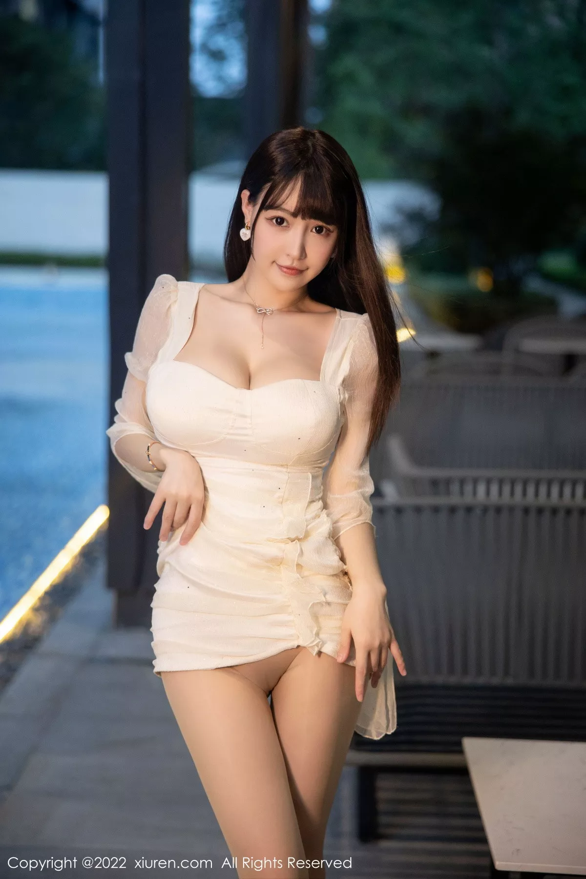 XiuRen第5958期_女神朱可儿Flora性感白色礼裙配超薄无内肉丝秀丰满身材诱惑写真75P