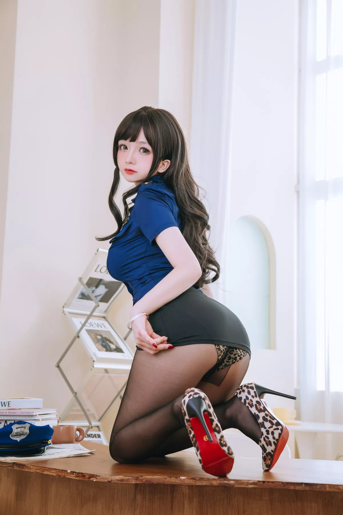 Cosplay美女日奈娇豹纹女警主题蓝上衣配黑短裙半脱露豹纹内衣丰满诱惑写真109P