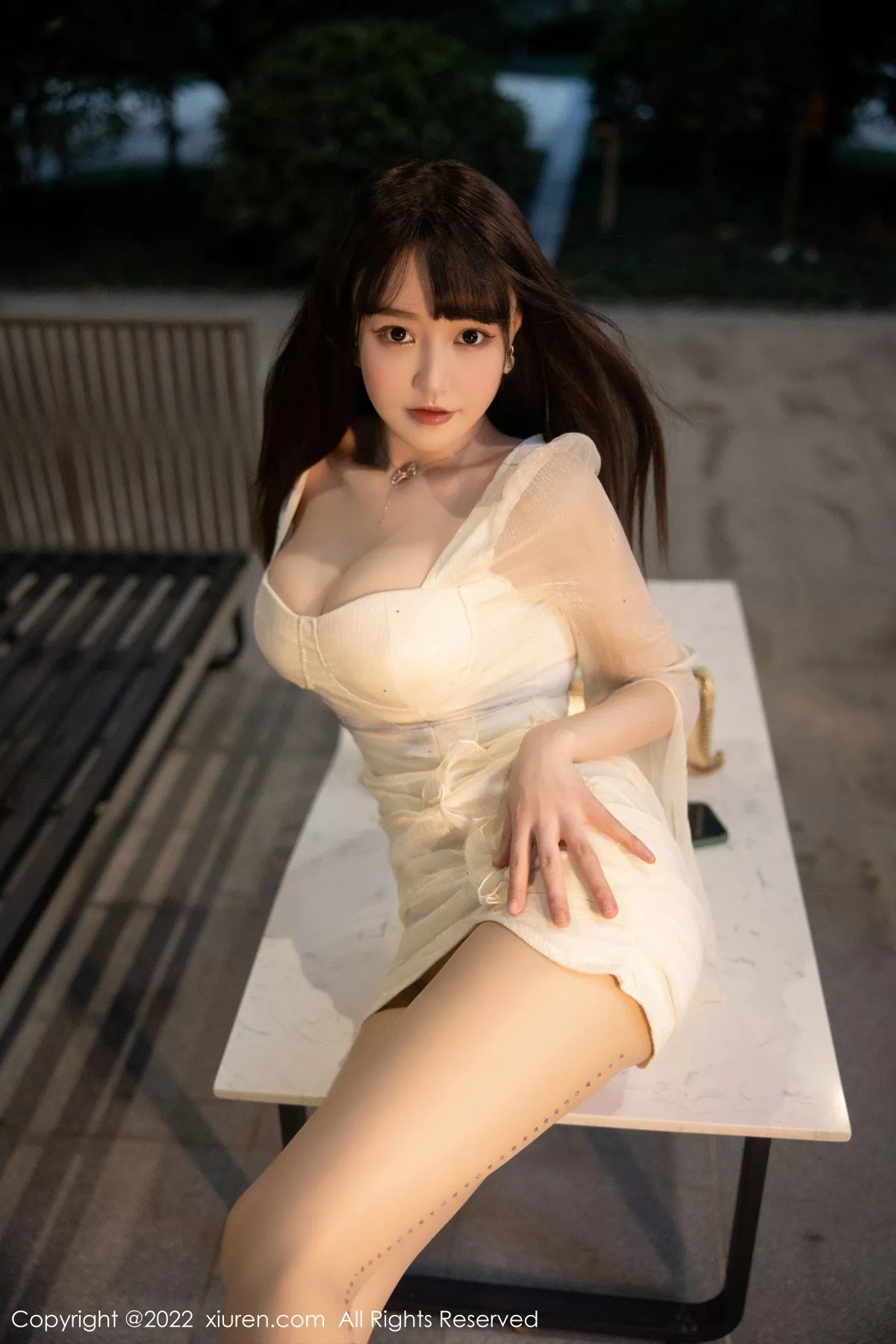 XiuRen第5958期_女神朱可儿Flora性感白色礼裙配超薄无内肉丝秀丰满身材诱惑写真75P
