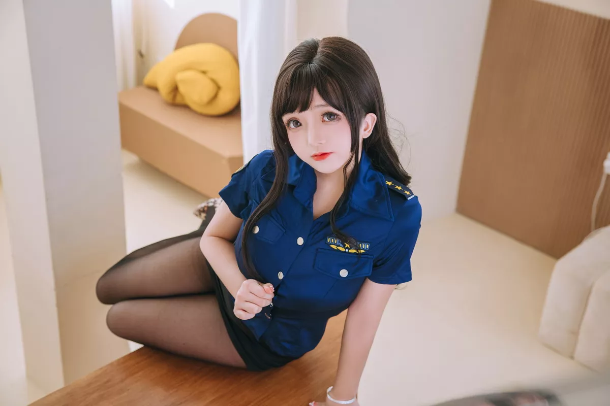 Cosplay美女日奈娇豹纹女警主题蓝上衣配黑短裙半脱露豹纹内衣丰满诱惑写真109P