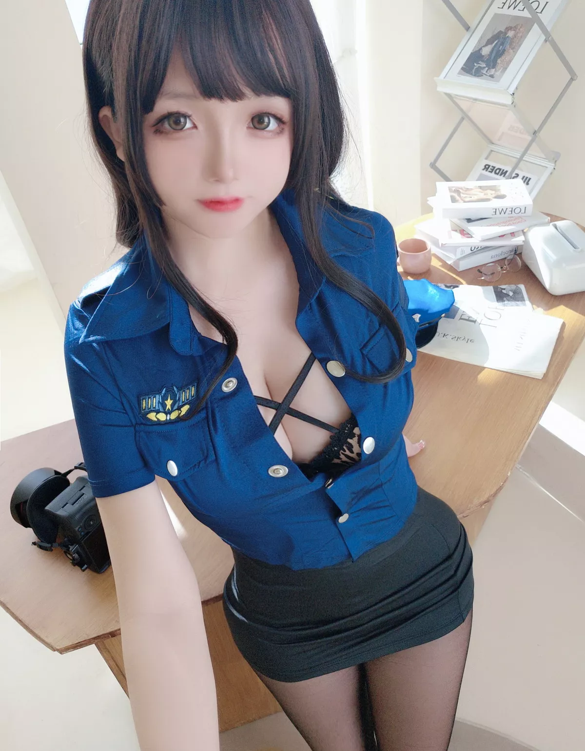 Cosplay美女日奈娇豹纹女警主题蓝上衣配黑短裙半脱露豹纹内衣丰满诱惑写真109P
