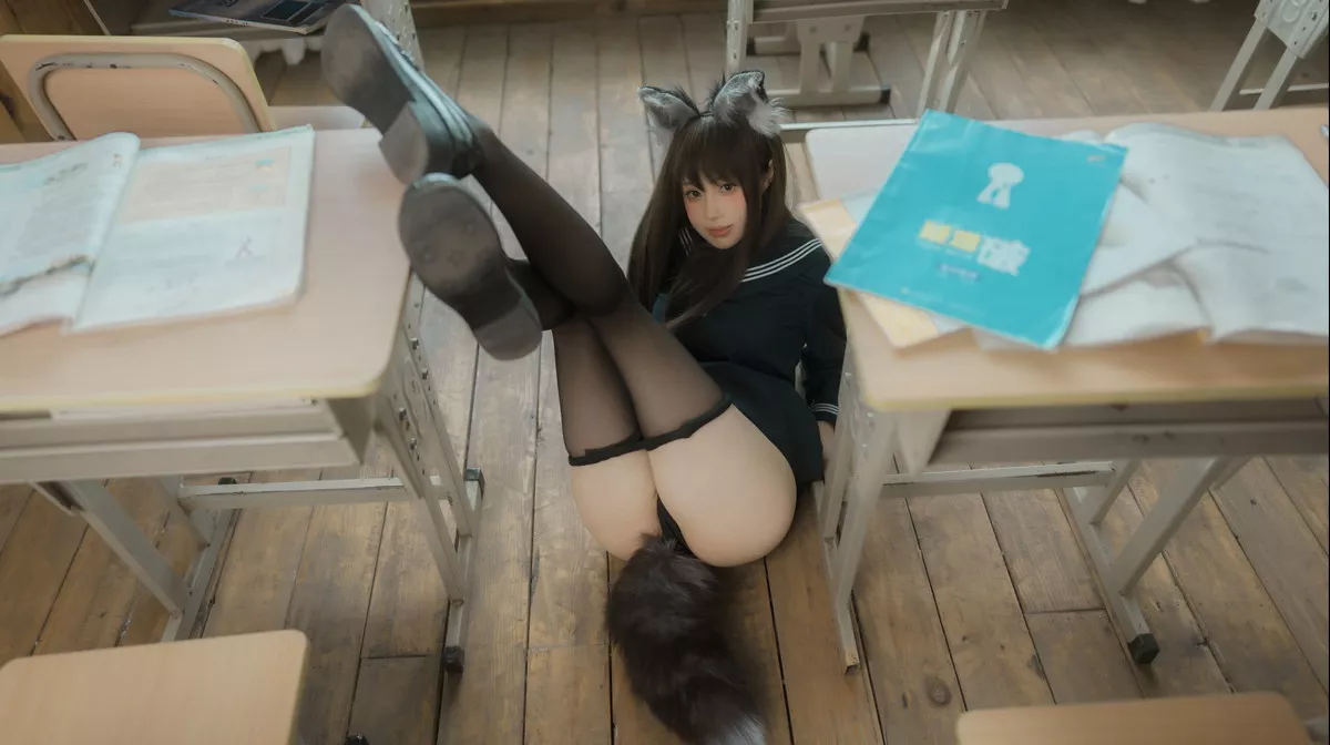 网络美女西园寺南歌与班长的游戏主题教室里性感制服露黑色蕾丝内衣诱惑写真137P