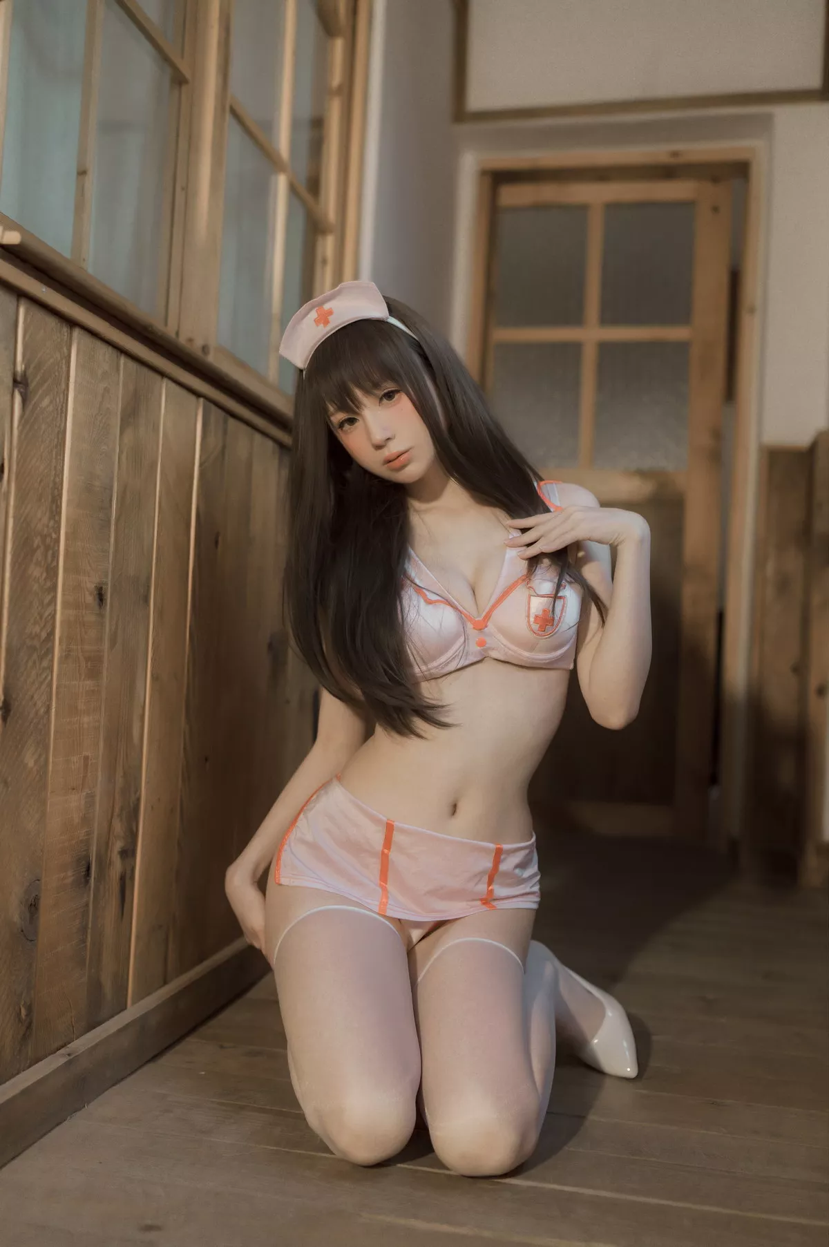 网络美女西园寺南歌与班长的游戏主题教室里性感制服露黑色蕾丝内衣诱惑写真137P
