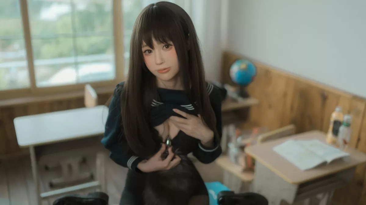 网络美女西园寺南歌与班长的游戏主题教室里性感制服露黑色蕾丝内衣诱惑写真137P