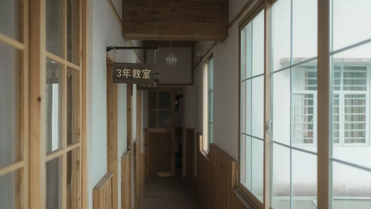 网络美女西园寺南歌与班长的游戏主题教室里性感制服露黑色蕾丝内衣诱惑写真137P
