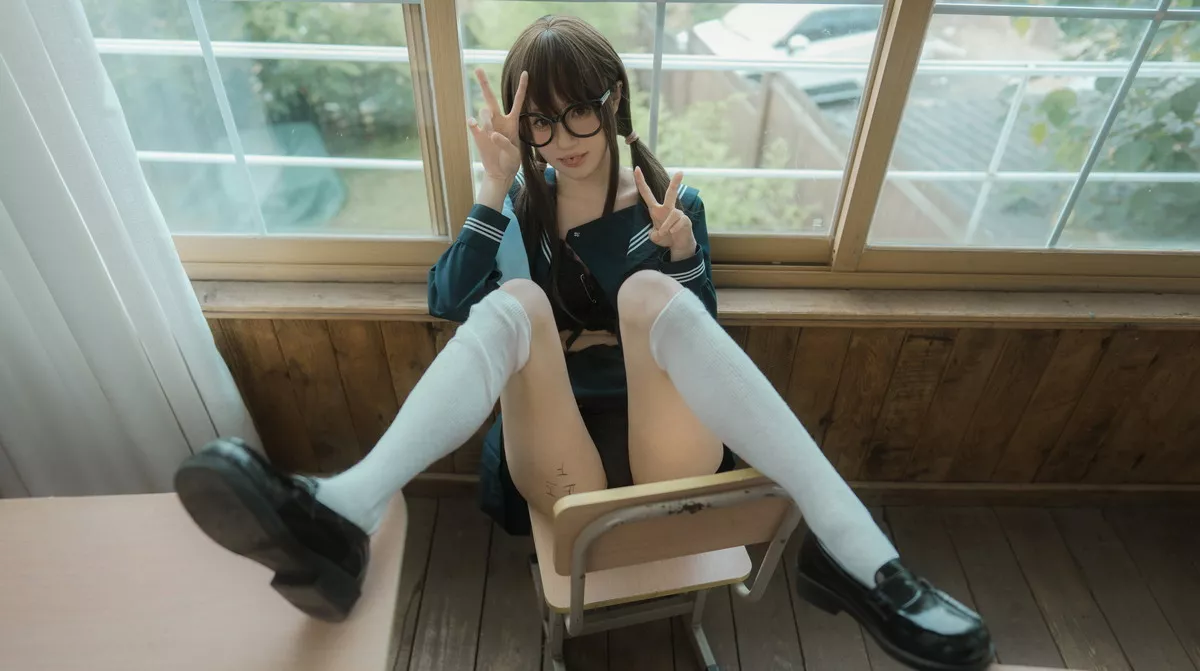网络美女西园寺南歌与班长的游戏主题教室里性感制服露黑色蕾丝内衣诱惑写真137P